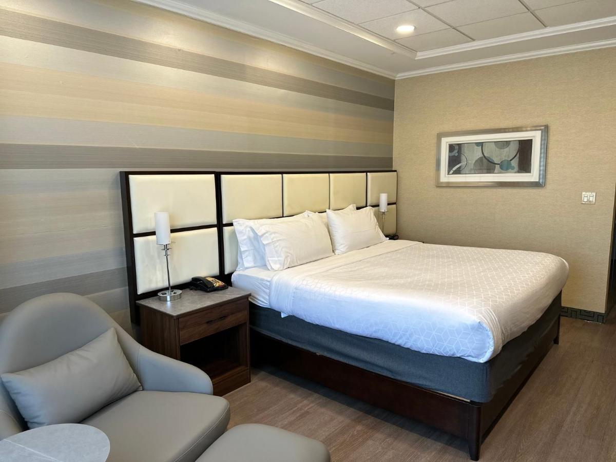 Holiday Inn Plainview-Long Island By Ihg Екстериор снимка