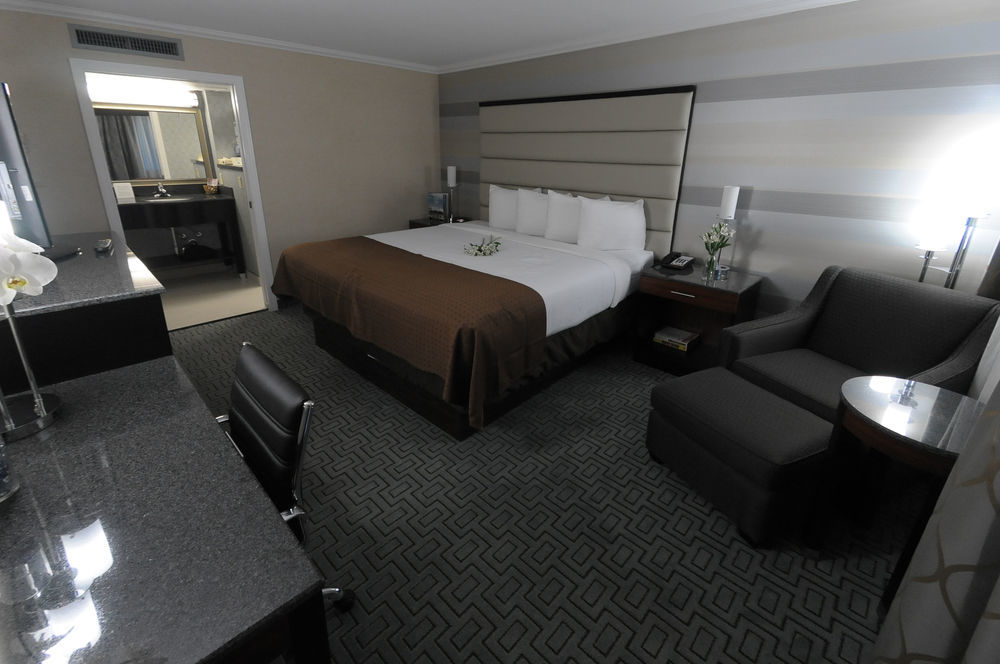 Holiday Inn Plainview-Long Island By Ihg Екстериор снимка